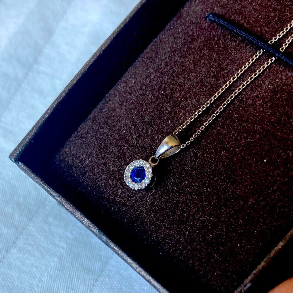 Stunning sapphire diamond and white gold necklace.
